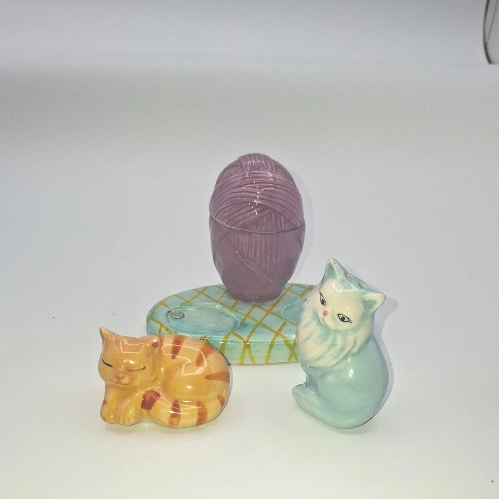 Vintage Style Ceramic Cat Salt and Pepper Shakers with Yarn Toothpick Holder Set